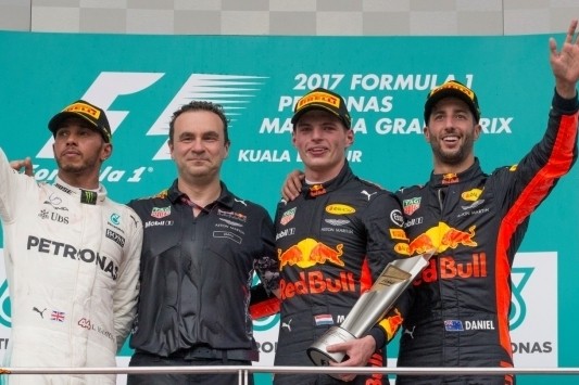 Verstappen domineert in Maleisië en pakt tweede GP-zege