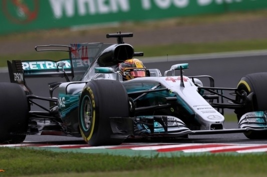 Ongenaakbare Hamilton raast in Japan naar tiende pole