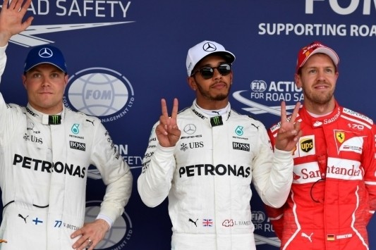 Hamilton pakt ontbrekende pole: "Auto was ongelooflijk"