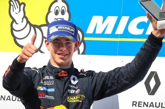 Podiumplaats voor Verschoor, megacrash in FR2.0-race