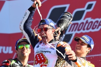 Márquez grijpt zesde titel na spectaculaire ontknoping