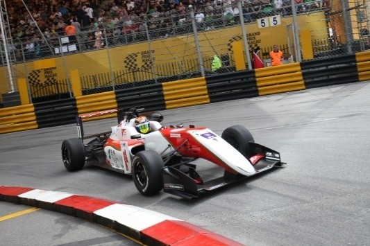 Ilott wint kwalificatierace in prestigieus Macau-weekend