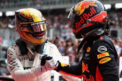 Hamilton: "Verstappen is grootste rijzende ster in jaren"