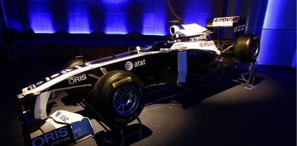 Williams goes online to unveil their 2011 FW33
