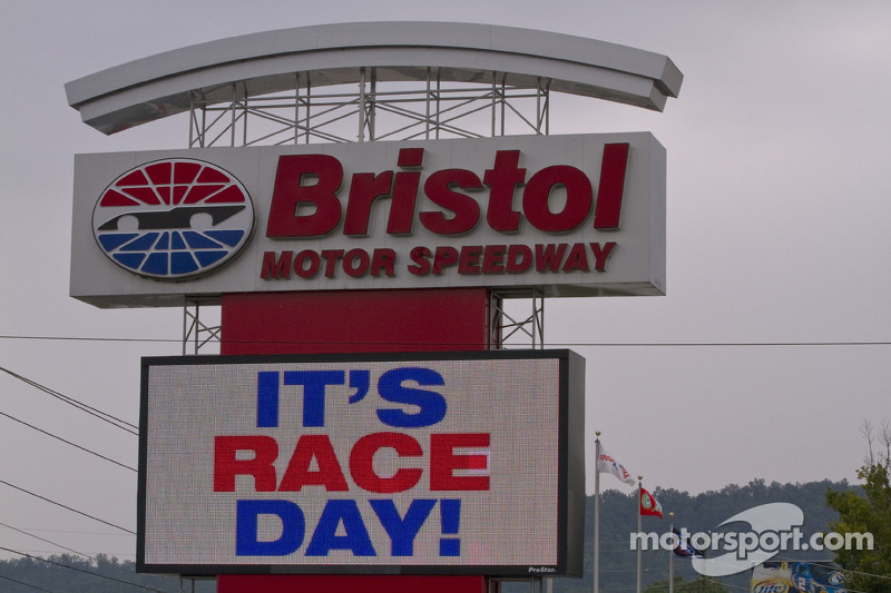 NASCAR National Series news and notes 2011-03-15