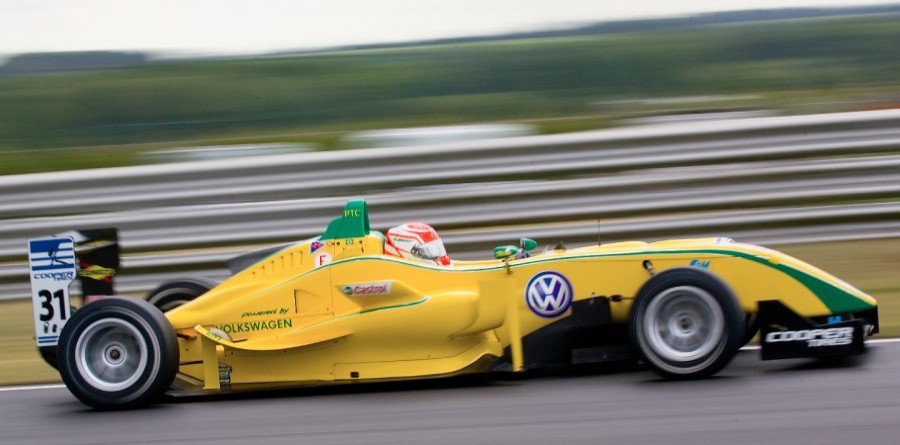 Nasr Extends Points Lead In Brands Hatch 3rd Race