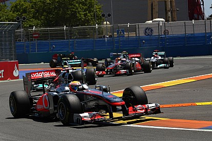 Hamilton Criticises McLaren For Swerving 'Risk'
