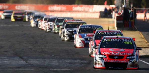 Lowndes sweeps Ispwich 300 weekend