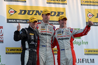Record 30 cars set for title showdown at Silverstone