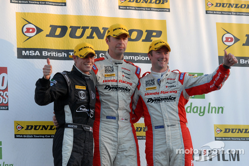 Record 30 cars set for title showdown at Silverstone