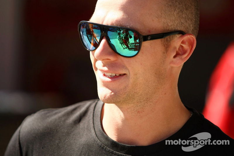 SBR signs Lee Holdsworth