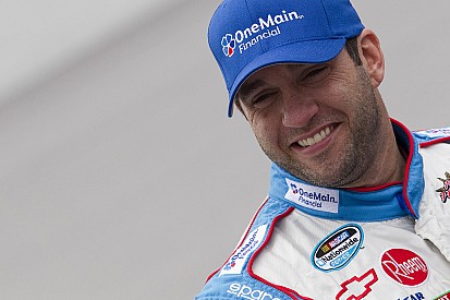 Elliott Sadler grabs the pole at Texas II