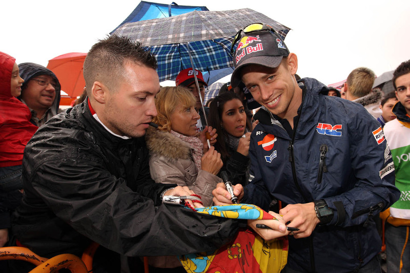 Stoner secures final 800cc pole in Valencia