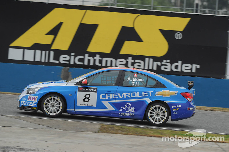 Alain Menu takes Shanghai pole
