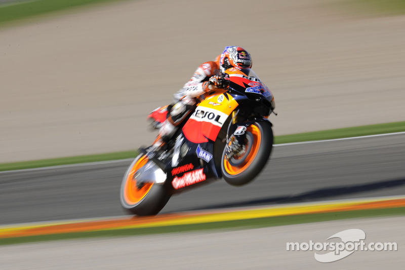 Stoner steals final 800cc victory at Valencia GP