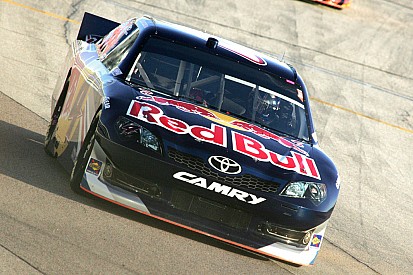 Kahne wins, Edwards and Stewart leave PIR close in Chase points