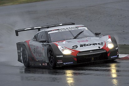 S Road MOLA GT-R scores Fuji race 1 pole