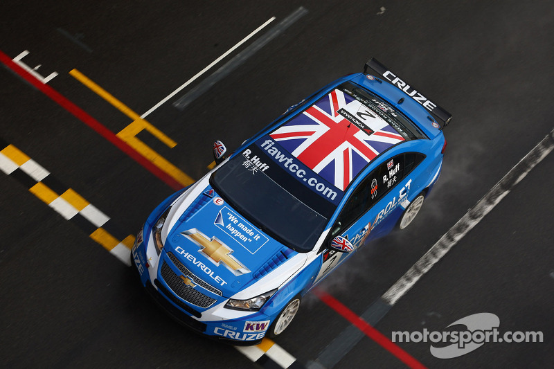 Huff and Muller share Macau front row