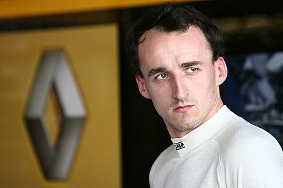 Kubica back in hospital with fractured leg after fall