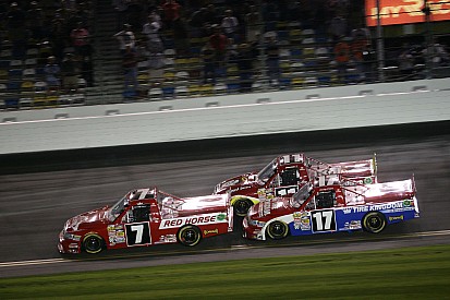 Peters captures 2nd in race at Daytona