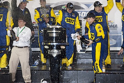 Roush Fenway scores historic 300th victory with Daytona 500 win