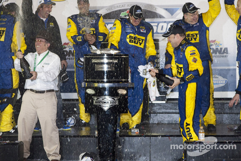 Roush Fenway scores historic 300th victory with Daytona 500 win