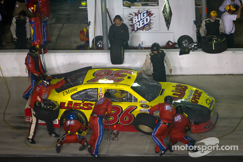 Pit stop for Dave Blaney, Tommy Baldwin Racing Chevrolet