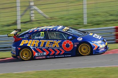 Teams step up 2012 preparations at Brands Hatch