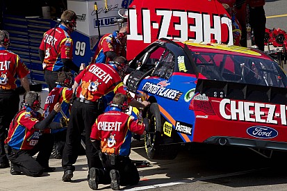 Edwards' crew repairs car for extra points at Bristol