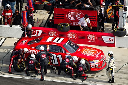 Mike Wallace claims top 20 finish at Fontana