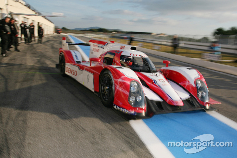 Crash in test at Paul Ricard delays debut of Toyota Hybrid