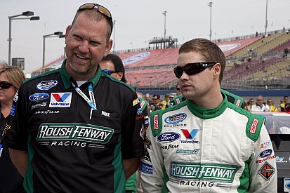 Stenhouse keeps RFR Texas winning streak alive
