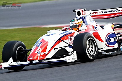 Luciano Bacheta wins thrilling Silverstone opener