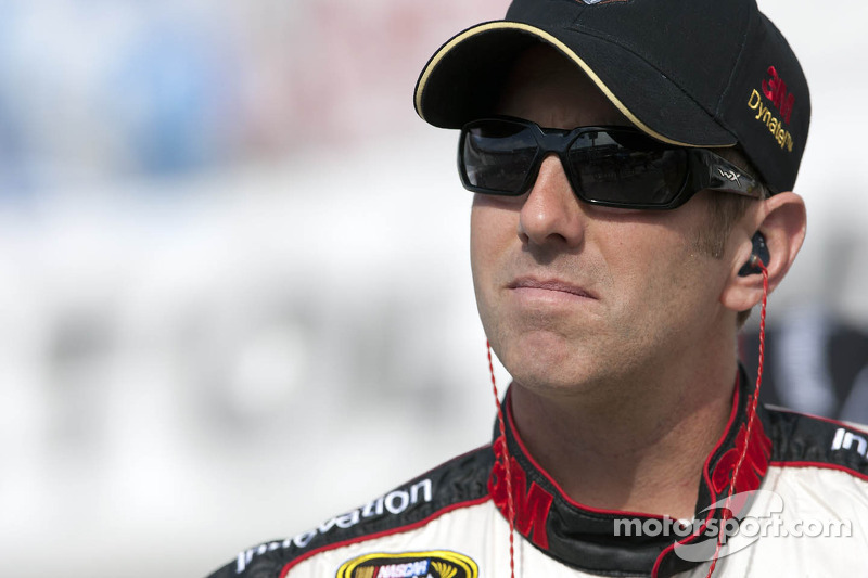 Biffle speeds to pole for Darlington night race