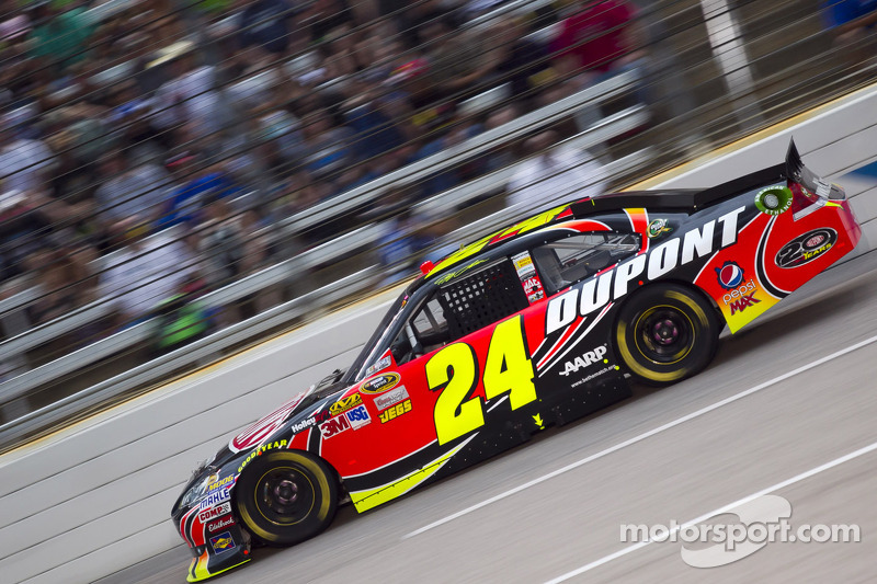 Jeff Gordon aims for the win at Dover