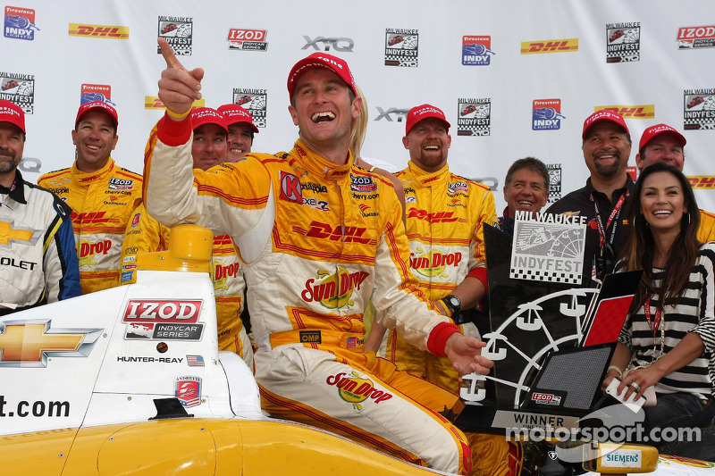 Iowa win gives Ryan Hunter-Reay second consecutive trip to victory lane