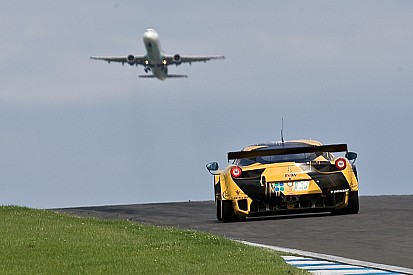 JMW Motorsport win at Donington