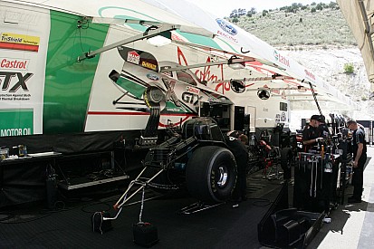 Failing to make Saturday gains, John Force Racing looking for Sunday wins