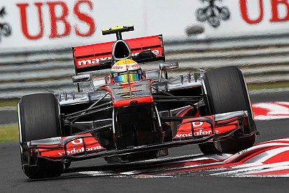Hamilton wins on a happy birthday for Alonso