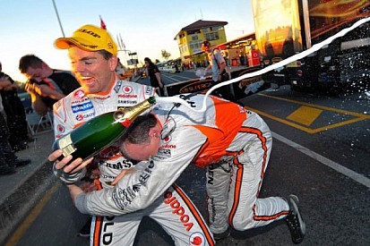Team Vodafone's Lowndes goes wire-to-wire to win Ipswich opener