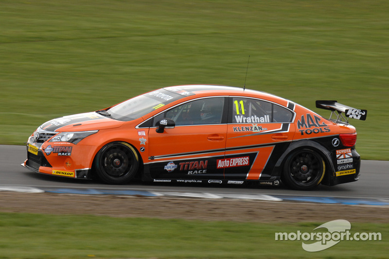 Wrathall takes his maiden pole at Snetterton