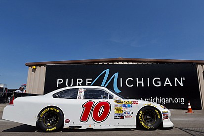 David Reutimann scores top-25 finish at Michigan