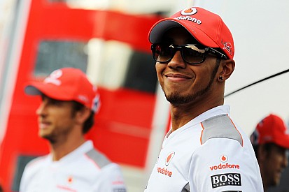 Mercedes eyes 'contingencies' amid Hamilton rumours