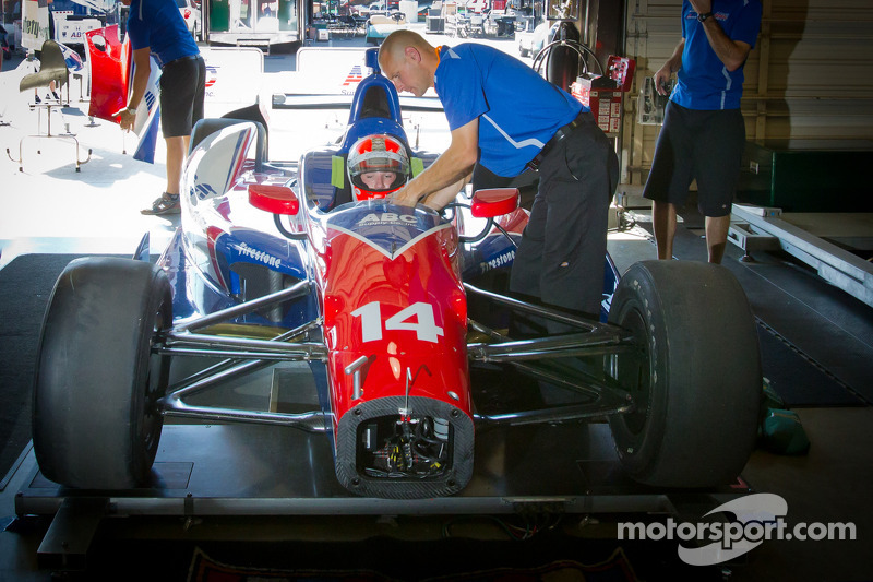 Conway steps down and Cunningham steps up for A.J. Foyt at Fontana