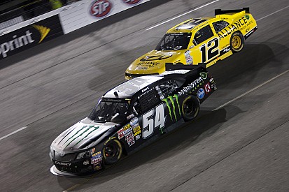 Kurt Busch works to improve one position for victory at Kentucky Speedway