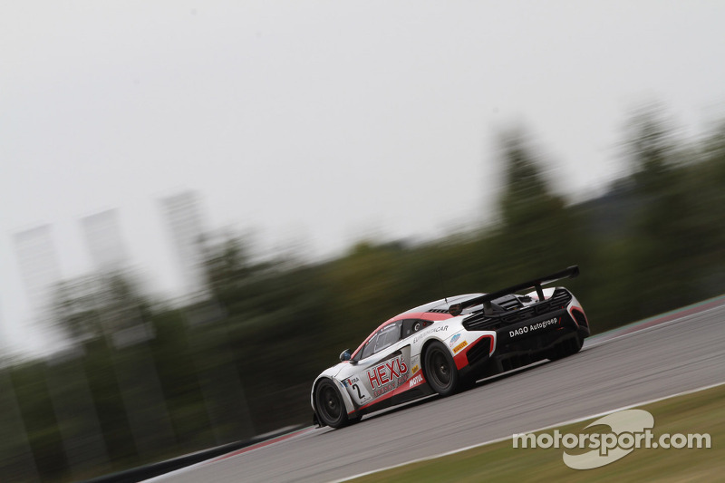 #1 Hexis Racing McLaren MP4-12C GT3: Frederic Makowiecki, Stef Dusseldorp