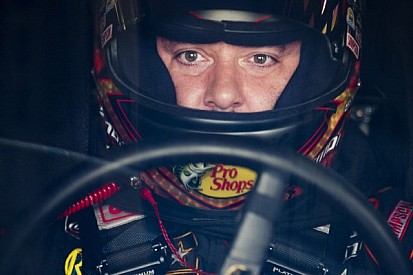Stewart drives Bass Pro Shops Chevrolet into Missouri parking lot