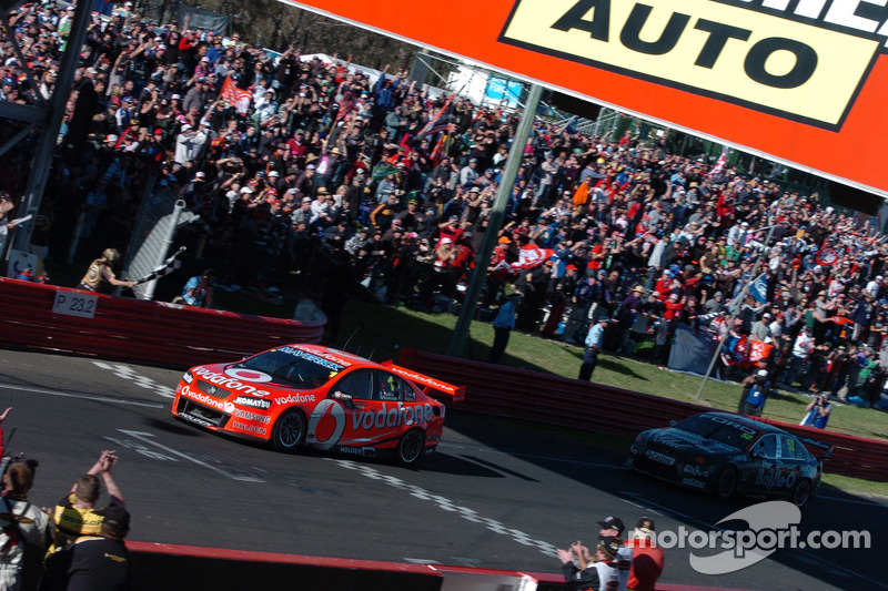 Whincup and Bourdais win opening ARMOR ALL Gold Coast 600 race