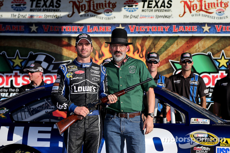 Johnson starts Texas 500 weekend with the pole