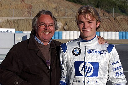 Rosberg says one F1 driver smokes cigarettes